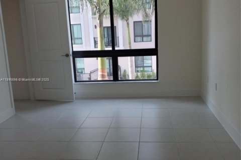 Купить кондоминиум в Дорал, Флорида 2 спальни, 104.42м2, № 1949345 - фото 1