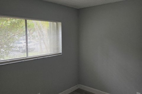 Снять в аренду кондоминиум в Маргит, Флорида 2 спальни, 2253.34м2, № 1989716 - фото 5