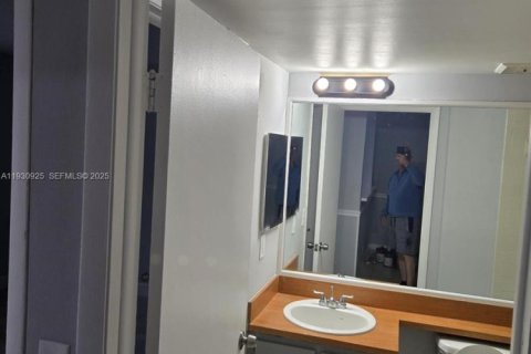 Снять в аренду кондоминиум в Маргит, Флорида 2 спальни, 2253.34м2, № 1989716 - фото 9