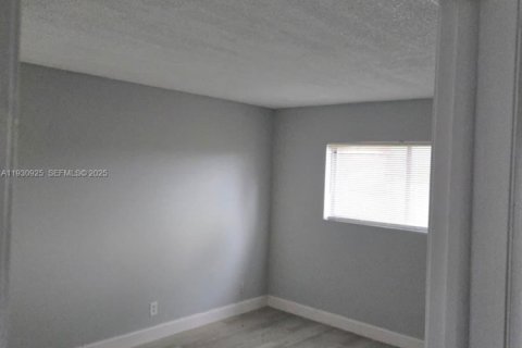 Снять в аренду кондоминиум в Маргит, Флорида 2 спальни, 2253.34м2, № 1989716 - фото 6