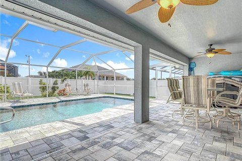 House in Cape Coral, Florida 3 bedrooms, 229.56 sq.m. № 1796757 - photo 23