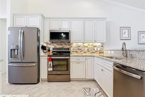 House in Cape Coral, Florida 3 bedrooms, 229.56 sq.m. № 1796757 - photo 8