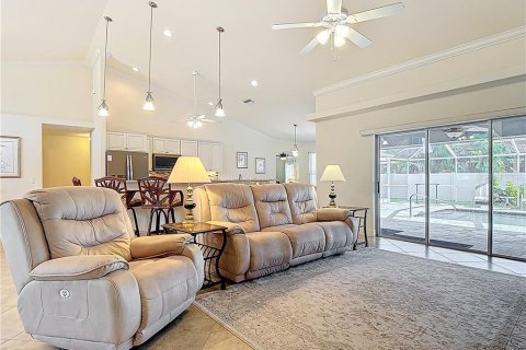 House in Cape Coral, Florida 3 bedrooms, 229.56 sq.m. № 1796757 - photo 5