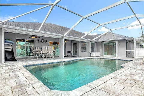House in Cape Coral, Florida 3 bedrooms, 229.56 sq.m. № 1796757 - photo 24