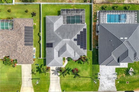 House in Cape Coral, Florida 3 bedrooms, 229.56 sq.m. № 1796757 - photo 27