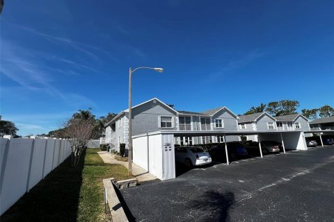 Condo in Hudson, Florida, 2 bedrooms  № 1523900 - photo 1
