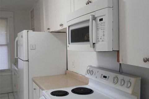 Купить коммерческую недвижимость в Лейк-Уэльс, Флорида 176.14м2, № 1507843 - фото 8