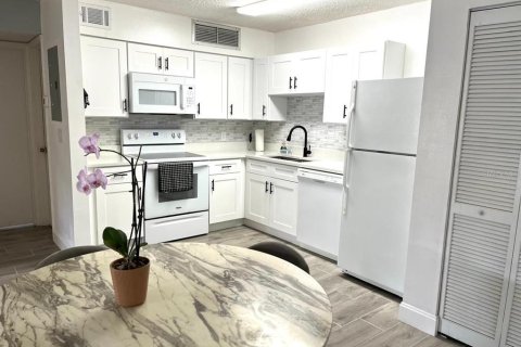 Condo in Altamonte Springs, Florida, 2 bedrooms  № 1525286 - photo 10