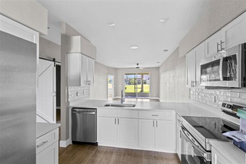 Villa ou maison à vendre à Kissimmee, Floride: 2 chambres, 129.78 m2 № 2236046 - photo 11
