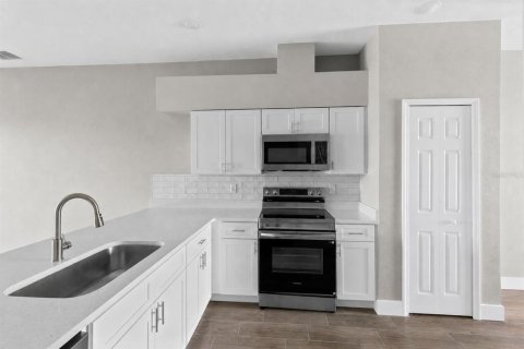 Villa ou maison à vendre à Kissimmee, Floride: 2 chambres, 129.78 m2 № 2236046 - photo 6