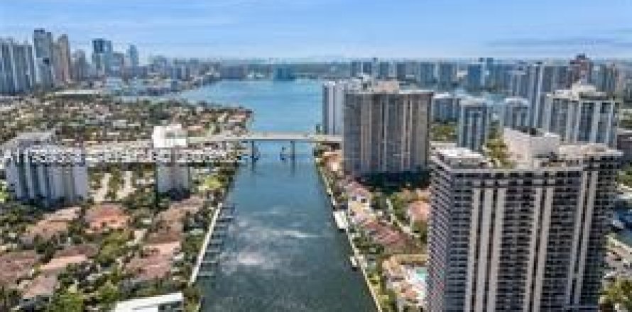 Кондоминиум с 2 спальнями в Авентура, Флорида № 2002670