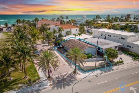 House in Hollywood, Florida 3 bedrooms, 101.45 sq.m. № 1672580 - photo 2