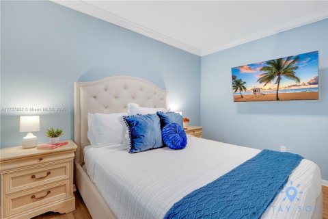 House in Hollywood, Florida 3 bedrooms, 101.45 sq.m. № 1672580 - photo 20