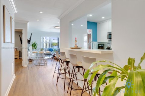 House in Hollywood, Florida 3 bedrooms, 101.45 sq.m. № 1672580 - photo 15