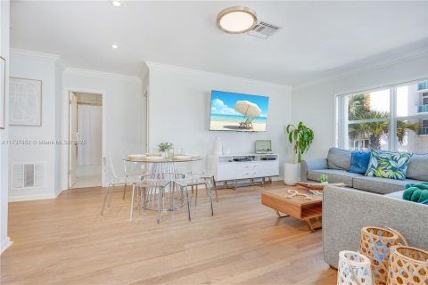 House in Hollywood, Florida 3 bedrooms, 101.45 sq.m. № 1672580 - photo 9