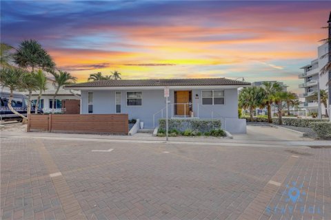 House in Hollywood, Florida 3 bedrooms, 101.45 sq.m. № 1672580 - photo 5