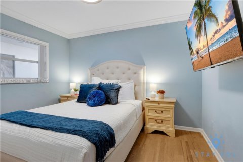 House in Hollywood, Florida 3 bedrooms, 101.45 sq.m. № 1672580 - photo 18