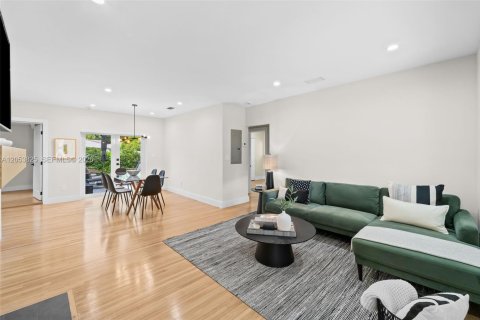 Casa en venta en Coral Gables, Florida, 2 dormitorios, 98.94 m2 № 2179745 - foto 3