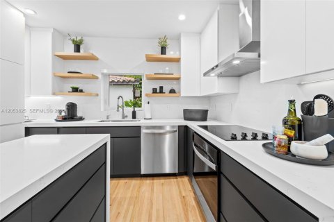 Casa en venta en Coral Gables, Florida, 2 dormitorios, 98.94 m2 № 2179745 - foto 12
