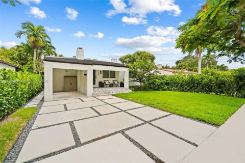 Casa en Coral Gables, Florida 2 dormitorios, 98.94 m2 № 2179745