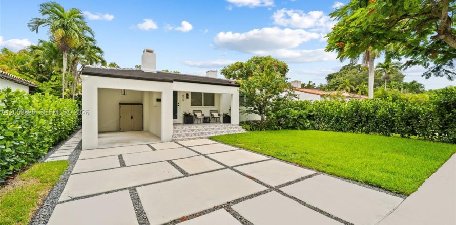 Casa en Coral Gables, Florida 2 dormitorios, 98.94 m2 № 2179745