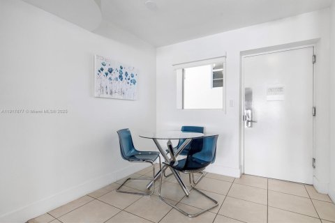 Condo in Miami Beach, Florida № 2189458 - photo 22