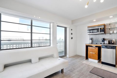 Condo in Miami Beach, Florida № 2189458 - photo 8