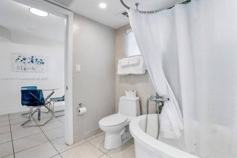 Condo in Miami Beach, Florida № 2189458 - photo 29
