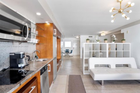 Condo in Miami Beach, Florida № 2189458 - photo 6