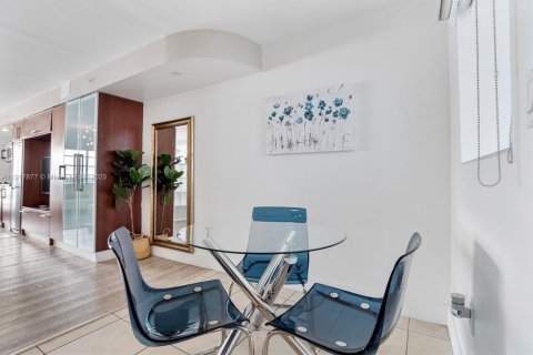Condo in Miami Beach, Florida № 2189458 - photo 27