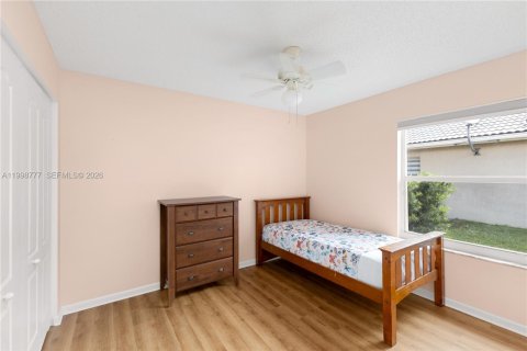 House in Pembroke Pines, Florida 3 bedrooms, 153.47 sq.m. № 2068926 - photo 25