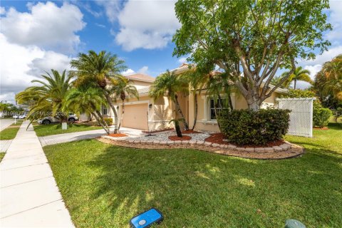 House in Pembroke Pines, Florida 3 bedrooms, 153.47 sq.m. № 2068926 - photo 4