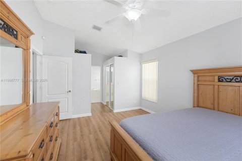 House in Pembroke Pines, Florida 3 bedrooms, 153.47 sq.m. № 2068926 - photo 20