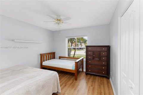 House in Pembroke Pines, Florida 3 bedrooms, 153.47 sq.m. № 2068926 - photo 26