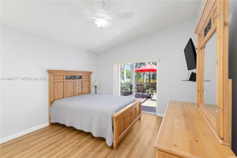 House in Pembroke Pines, Florida 3 bedrooms, 153.47 sq.m. № 2068926 - photo 18