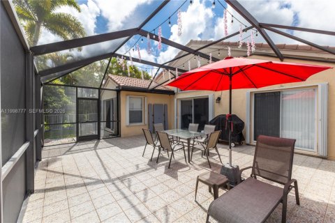 House in Pembroke Pines, Florida 3 bedrooms, 153.47 sq.m. № 2068926 - photo 30