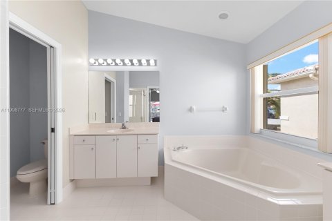 House in Pembroke Pines, Florida 3 bedrooms, 153.47 sq.m. № 2068926 - photo 22
