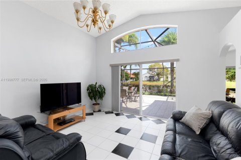 House in Pembroke Pines, Florida 3 bedrooms, 153.47 sq.m. № 2068926 - photo 8