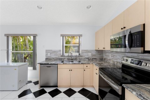 House in Pembroke Pines, Florida 3 bedrooms, 153.47 sq.m. № 2068926 - photo 13