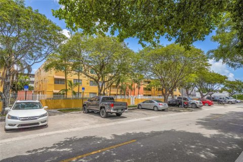 Copropriété à vendre à North Miami Beach, Floride: 1 chambre, 63.17 m2 № 1971201 - photo 6