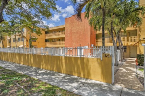 Copropriété à vendre à North Miami Beach, Floride: 1 chambre, 63.17 m2 № 1971201 - photo 4