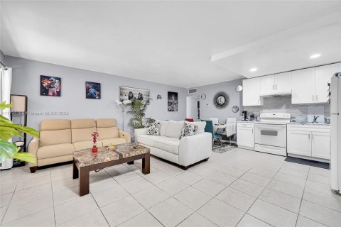 Copropriété à vendre à North Miami Beach, Floride: 1 chambre, 63.17 m2 № 1971201 - photo 14