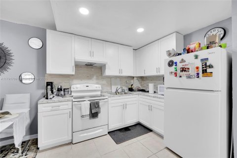 Copropriété à vendre à North Miami Beach, Floride: 1 chambre, 63.17 m2 № 1971201 - photo 1