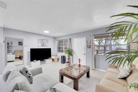 Copropriété à vendre à North Miami Beach, Floride: 1 chambre, 63.17 m2 № 1971201 - photo 15