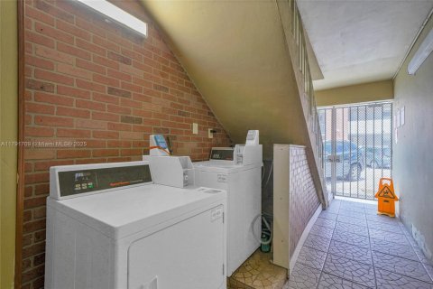 Copropriété à vendre à North Miami Beach, Floride: 1 chambre, 63.17 m2 № 1971201 - photo 27