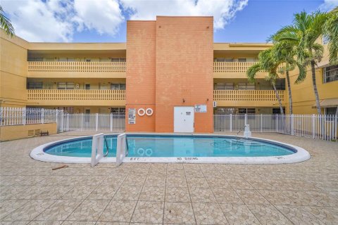 Copropriété à vendre à North Miami Beach, Floride: 1 chambre, 63.17 m2 № 1971201 - photo 24