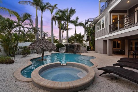 House in Holmes Beach, Florida 4 bedrooms, 274.43 sq.m. № 1791235 - photo 19