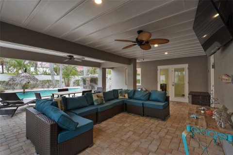 House in Holmes Beach, Florida 4 bedrooms, 274.43 sq.m. № 1791235 - photo 24
