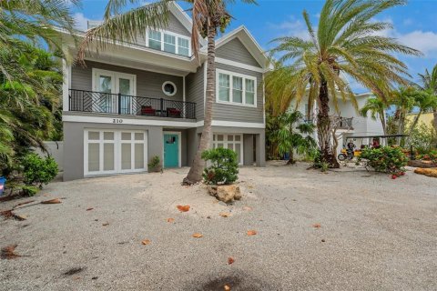 House in Holmes Beach, Florida 4 bedrooms, 274.43 sq.m. № 1791235 - photo 2