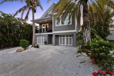 House in Holmes Beach, Florida 4 bedrooms, 274.43 sq.m. № 1791235 - photo 7